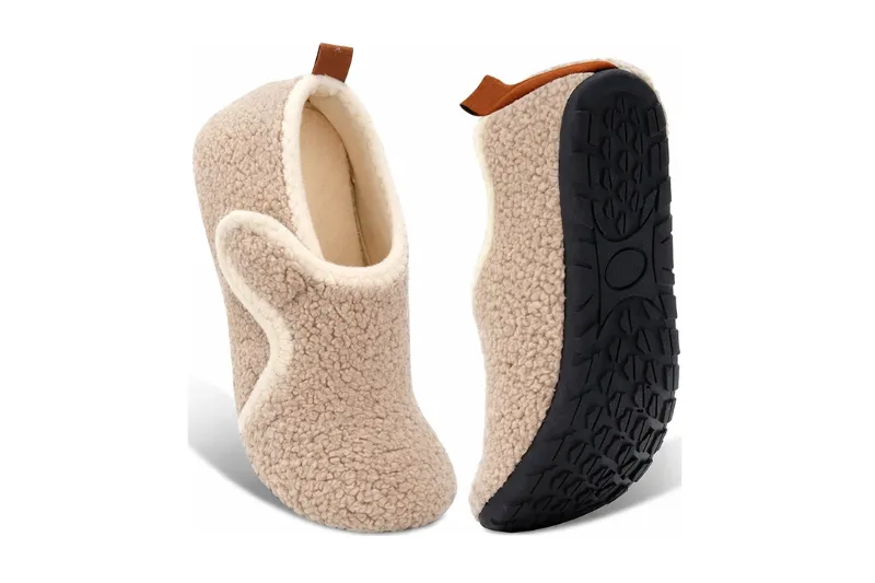 Custom rubber sole plush slippers